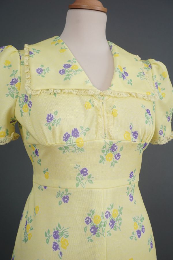 Haljina iz 60-ih, žuta sa cvjetićima Cijena