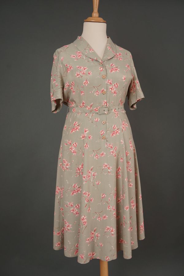 Pastelna haljina sa pink cvjetovima Cijena