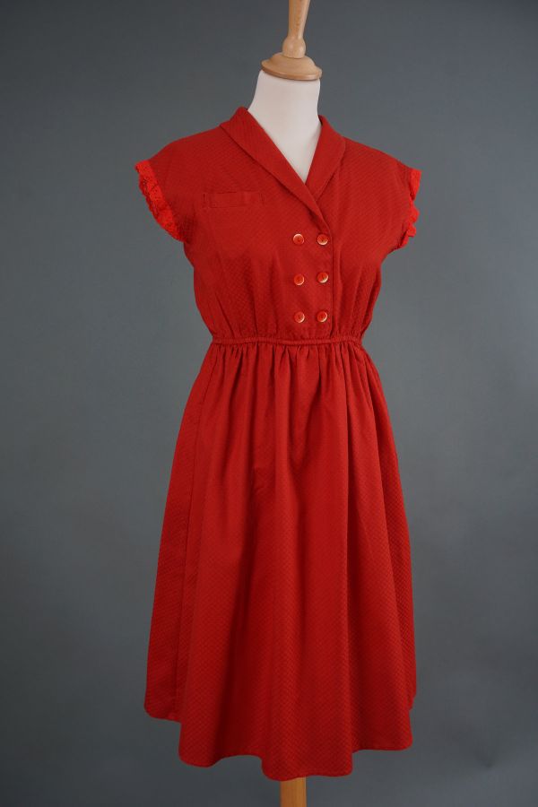 Crvena haljina sa čipkom na rukavima Cijena