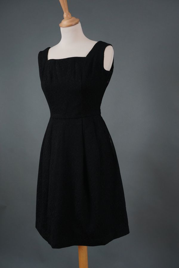 Crna 60s haljina  Cijena