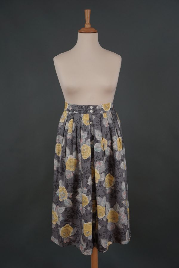Grey skirt with roses Price