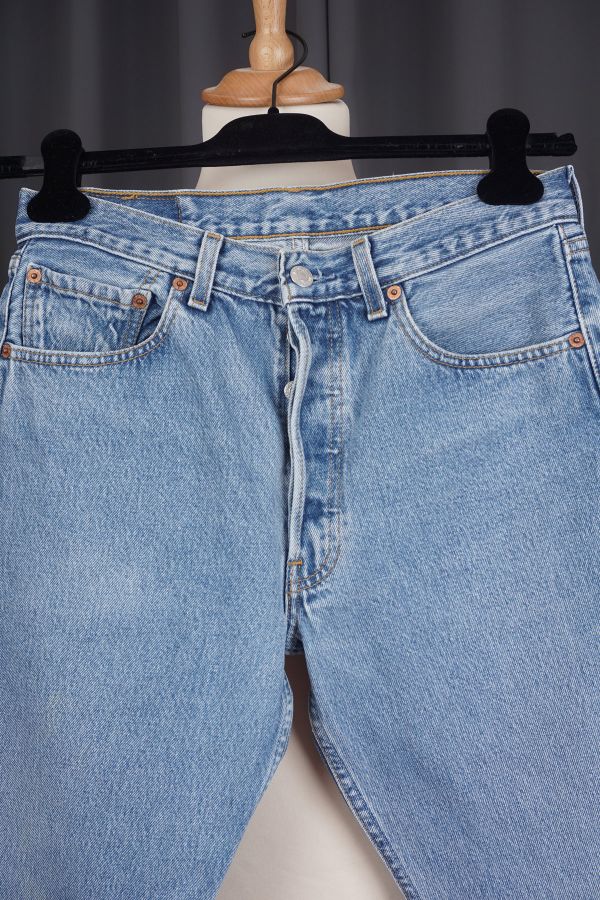 Levis jeans 501 Price