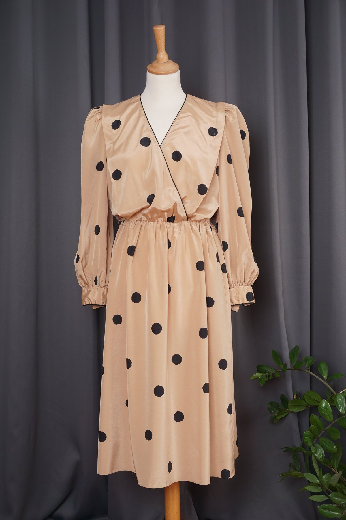 Polka dot dress beige deals